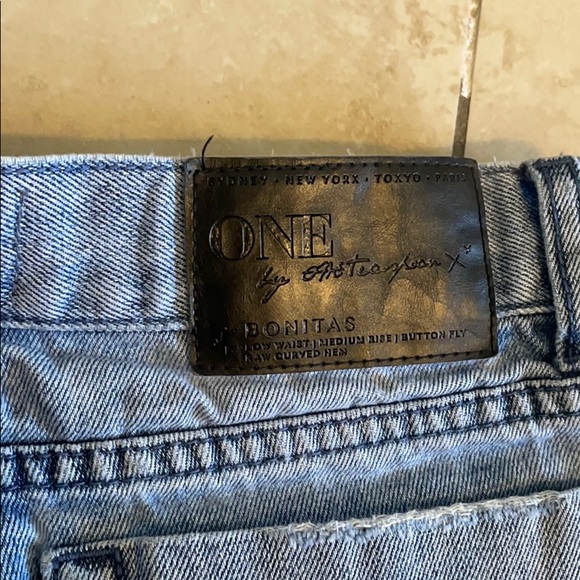 one teaspoon jean shorts - Picture 3 of 4